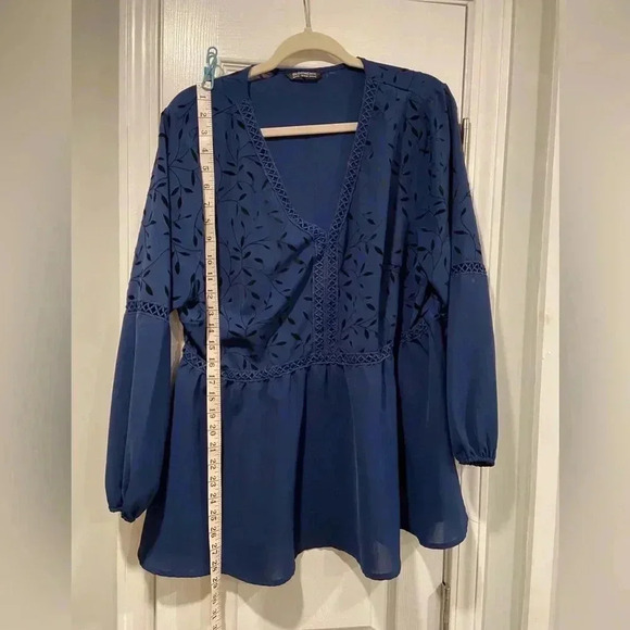 BloomChic Blue Black Velvet Floral Balloon Sleeve V Neck Ruffle Top Size 16 - Picture 7 of 11